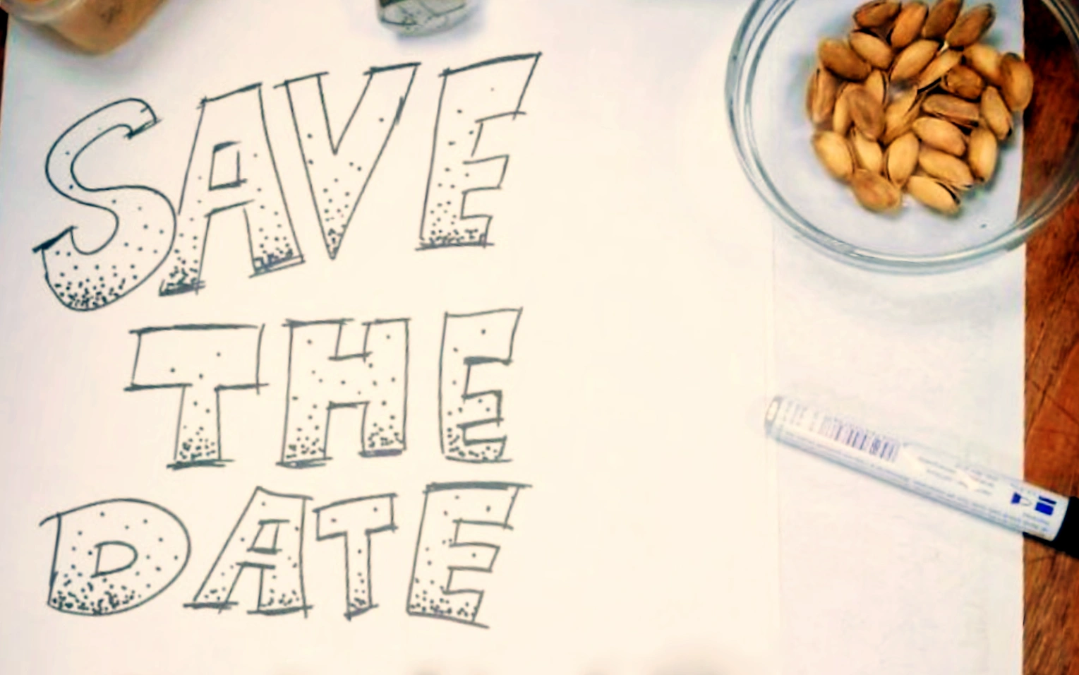 Handgeschriebenes Schild: Save the Date